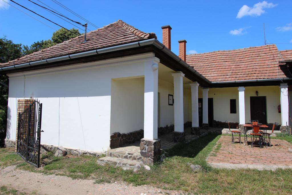 Hotel Toldi Vendégház Felsőtold Exterior foto