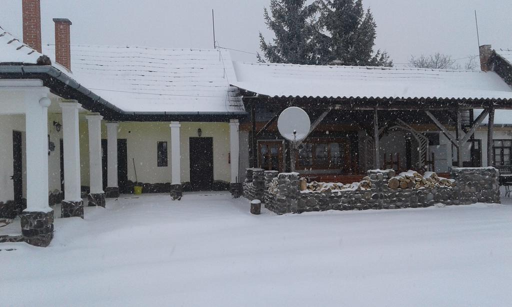 Hotel Toldi Vendégház Felsőtold Exterior foto